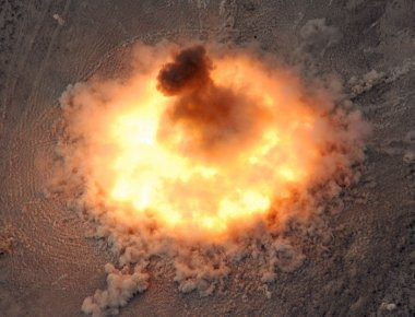 H ρωσική FOAB vs της αμερικανικής ΜΟΑΒ: Ο «πατέρας» είναι τέσσερις φορές ισχυρότερος της «μητέρας» (βίντεο)